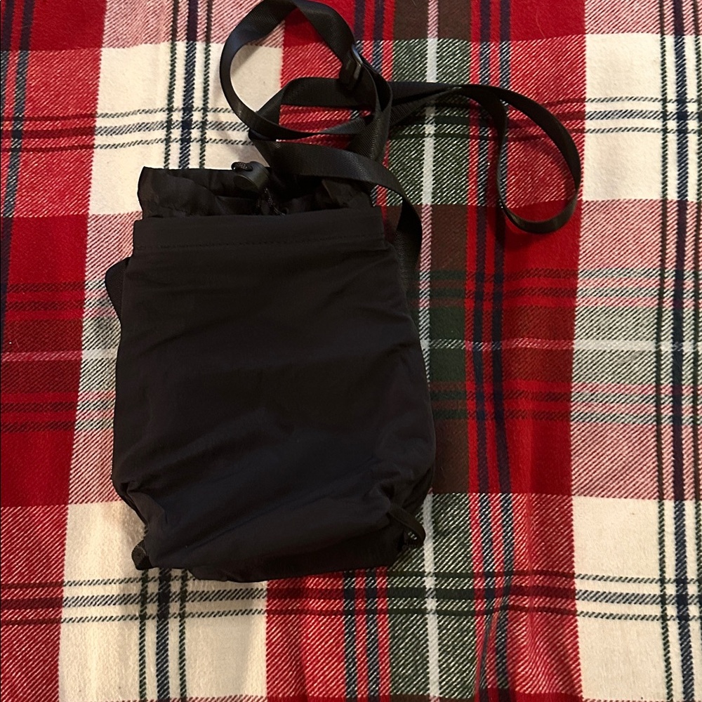 Lululemon Water Bottle Crossbody Bag 2.5L - Picture 2 of 3